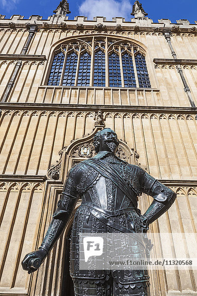 England  Oxfordshire  Oxford  Bodleian Library  Statue von William Herbert  Earl of Pembroke