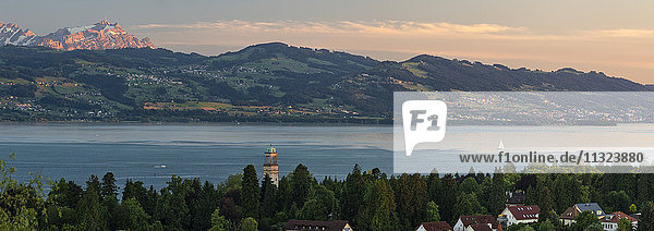 Deutschland  Lindau  Bodensee  Blick vom Hoyerberg auf Hotel Bad Schachen und Saentis
