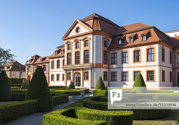 Deutschland  Bayern  Altmühltal  Eichstätt  Fürstbischöfliche Sommerresidenz mit Garten