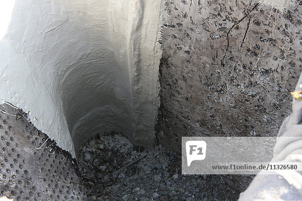 sealing wall with bitumen