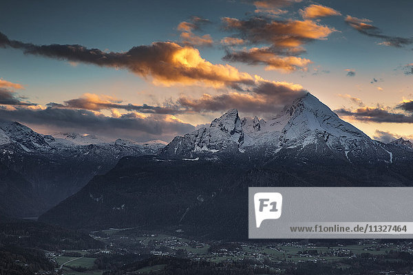 Deutschland,  Bayern,  Berchtesgadener Land,  Blick auf Watzmann bei Sonnenuntergang