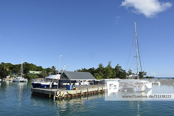 Hafen in La Digue  Seychellen