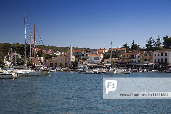 Der Hafen von Malinska  Insel Krk  Kroatien  Kvarner-Bucht  Adria