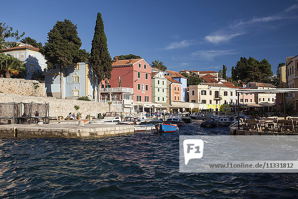 Blick auf den Hafen von Veli Losinj  Insel Cres  Kroatien  Kvarner Bucht