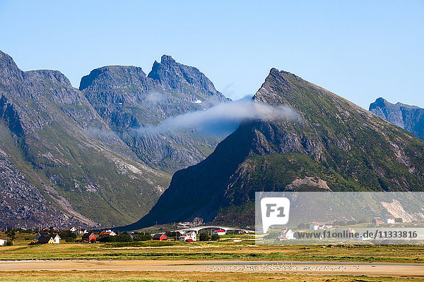 Europa  Norwegen  Lofoten  Yttersand  Blick auf das Tal