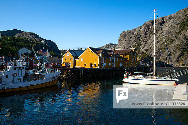 Europa  Norwegen  Lofoten  Nusfjord  eines der ältesten und besterhaltenen Fischerdörfer Norwegens