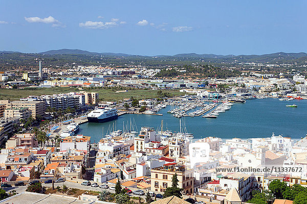 Spanien  Balearische Inseln  Ibiza  Eivissa  der Hafen von Dalt Vila aus gesehen