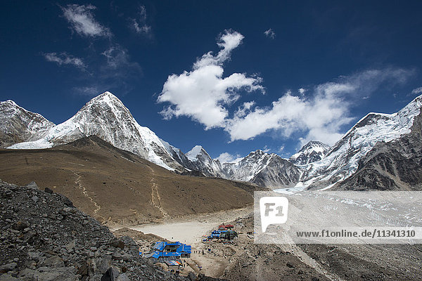 The last village on the Everest Base Camp trek lying at 5100m  Khumbu Region  Nepal  Himalayas  Asia