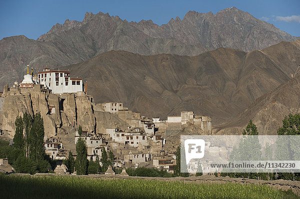 Ein Blick auf das prächtige  1000 Jahre alte Lamayuru-Kloster in der abgelegenen Region Ladakh  Nordindien  Asien
