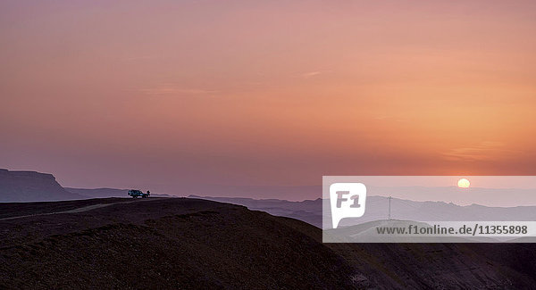 Der Ramon-Krater bei Sonnenuntergang  Negev  Israel