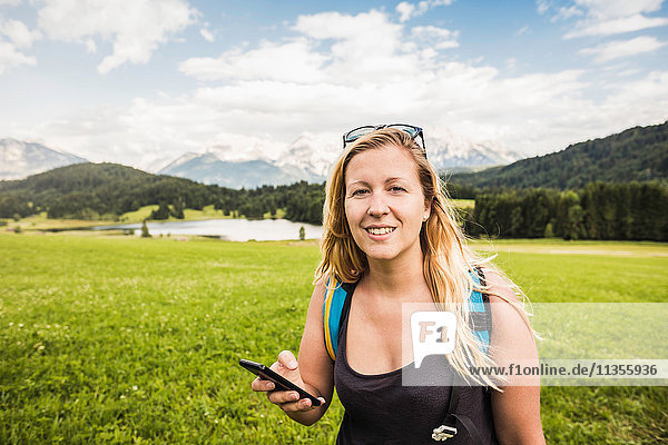 Sightseeing für Frauen in der Nähe des Karwendelgebirges  Gerold  Bayern  Deutschland