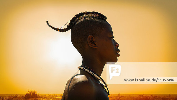 Himba-Mann bei Sonnenuntergang  Namibia