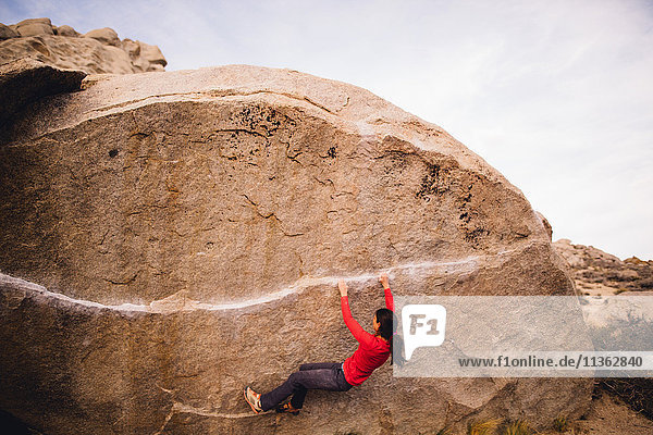 Felsklettern für Frauen  Buttermilk Boulders  Bishop  Kalifornien  USA