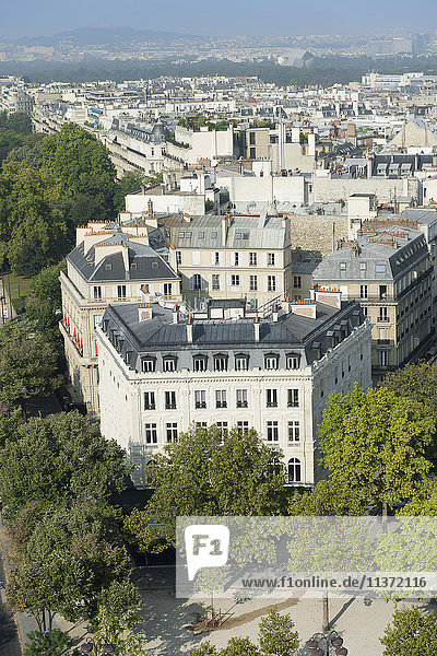 France. Paris 16th district. Place de l'Etoile. Buildings between the avenue Foch and the avenue de la Grande Armee