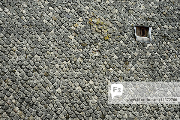 Frankreich  Ariege  Schieferwand eines alten Hauses in Foix