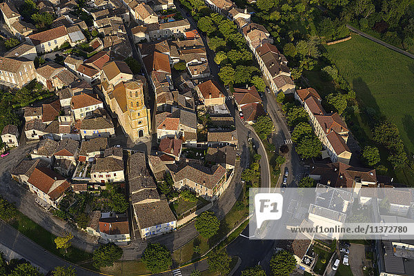 Frankreich  Lot  Luftaufnahme von Montcuq und seiner Kirche