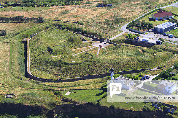 Frankreich Nordfrankreich Pas de Calais. Alprech. Leuchtturm und Festung am Kap Alprech