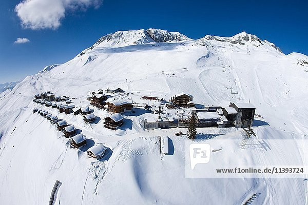 Luftaufnahme  Skigebiet Fiescheralp  Ferienort Fiesch vor Eggishorn und Bettmerhorn  Kühboden  Aletschplateau  Kanton Wallis  Schweizer Alpen  Schweiz  Europa