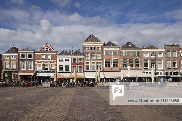 Historische Gebäude auf dem Marktplatz  Markt  Delft  Holland  Die Niederlande  Europa