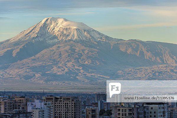 Berg Ararat und Eriwan  Armenien  Asien
