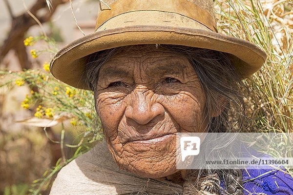 Einheimische Frau  Porträt  Queromarca  Provinz Cusco  Peru  Südamerika