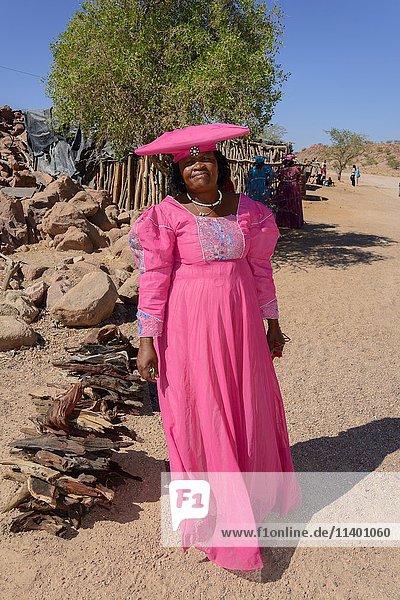 Frau vom Volkstamm der Herero  Damaraland  Namibia  Afrika
