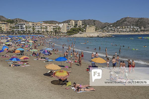Platja de L'Ampolla Strand mit Festung  Moraira  Alicante  Costa Blanca  Spanien  Europa