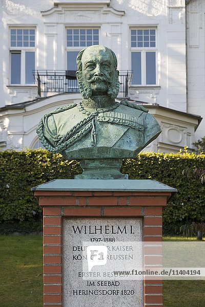 Kaiser-Wilhelm-Denkmal vor der Villa Staudt  Heringsdorf  Kaiserbäder  Usedom  Mecklenburg Vorpommern  Deutschland  Europa