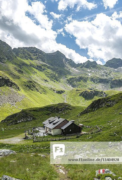 Berghütte im Alpental  Landawirseehütte  Rohrmoos-Untertal  Schladming Tauern  Schladming  Steiermark  Österreich  Europa