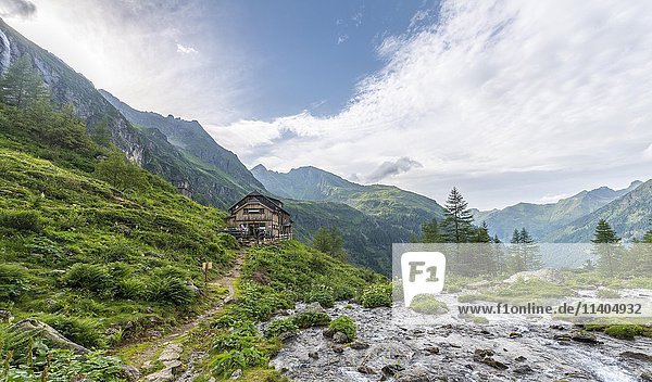 Gollinghütte  Hütte mit Bergbach  Rohrmoos-Untertal  Schladminger Tauern  Steiermark  Österreich  Europa