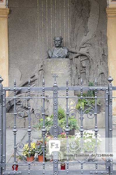 Grab von Antonin Dvorak 1841-1904 Friedhof in Vysehrad Prag Tschechien Europa