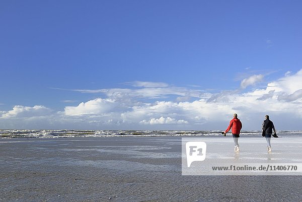 Tourists at the beach  Sankt Peter-Ording  Schleswig-Holstein Wadden Sea National Park  North Frisia  Schleswig-Holstein  Germany  Europe