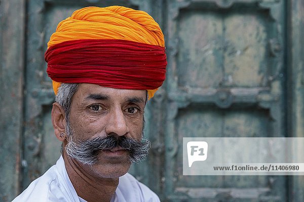 Mann mit Turban  Jodhpur  Rajasthan  Indien  Asien