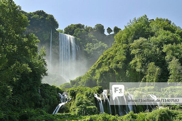 Künstlicher Wasserfall  Marmore Wasserfälle  Cascate delle Marmore  Umbrien  Italien  Europa