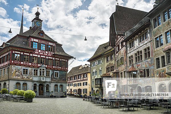 Rathaus auf dem Hauptplatz  historische Häuser in der Altstadt  Stein am Rhein  Kanton Schaffhausen  Schweiz  Europa
