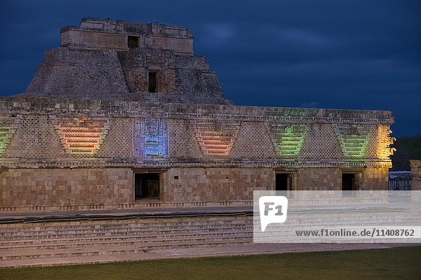 Uxmal  alte Maya-Stadt  historische Stätte in der Morgendämmerung  Yucatan  Mexiko  Mittelamerika