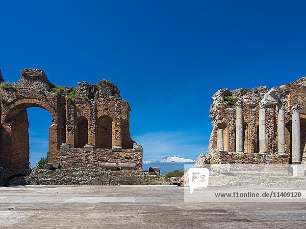 Ruinen des Amphitheater  Teatro Antico di Taormina  Taormina  Sizilien  Italien  Europa