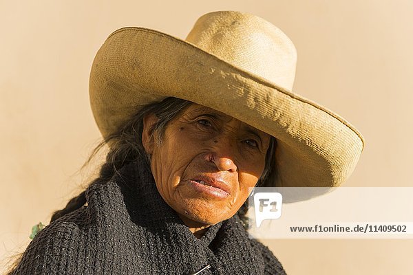 Alte Frau mit Strohhut  Cajamarca  Peru  Südamerika