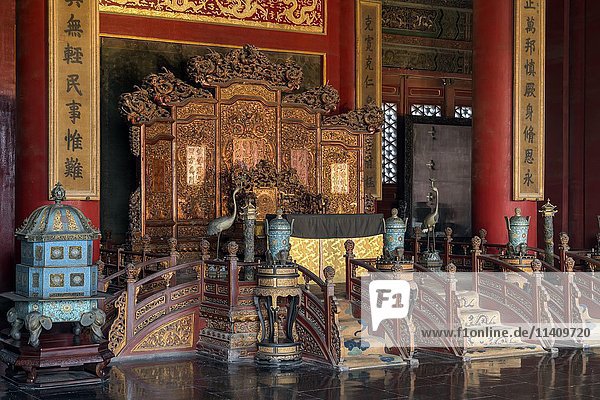 Thron im Palast der himmlischen Reinheit  Verbotene Stadt  Peking  China  Asien