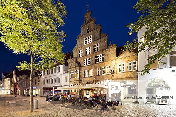 Rattenkrug  ältestes Gasthaus von Hameln  Abend  Bäckerstraße  Hameln  Niedersachsen  Deutschland  Europa