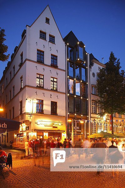 Giebelhäuser  Alter Markt  Abenddämmerung  historisches Zentrum  Köln  Nordrhein-Westfalen  Deutschland  Europa