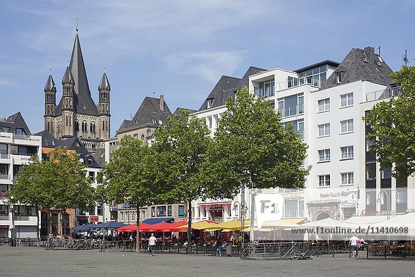 Giebelhäuser am Heumarkt  Große St. Martinskirche  Altstadt  Köln  Nordrhein-Westfalen  Deutschland  Europa