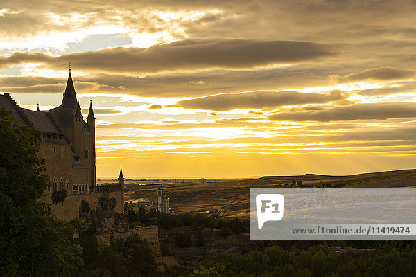 Alcazar von Segovia bei Sonnenuntergang  Festung aus dem XII. Jahrhundert; Segovia  Kastilien-León  Spanien'.