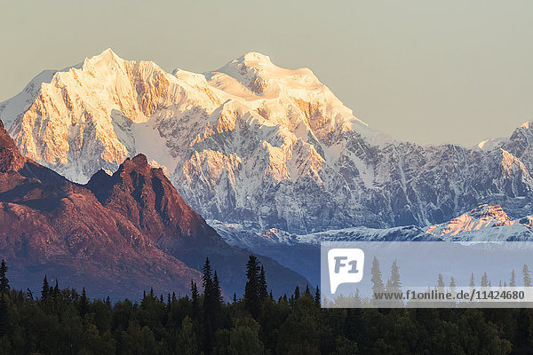 'Part of the Alaska Range next to Denali  viewed from the Parks Highway  Interior Alaska; Alaska  United States of America '