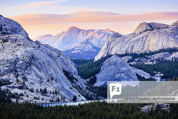Das Hochland im Yosemite-Nationalpark; Kalifornien  Vereinigte Staaten von Amerika'.