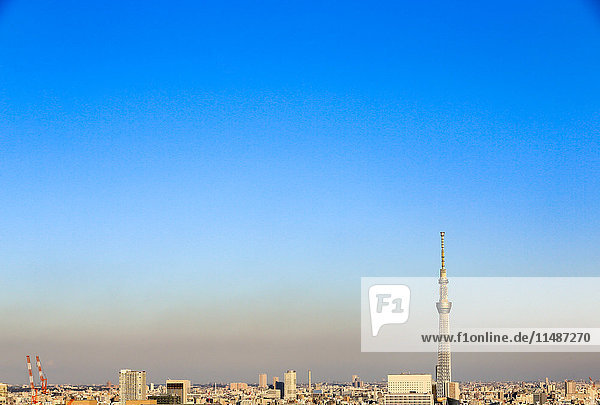 Stadtbild von Tokio und blauer Himmel  Tokio  Japan