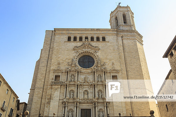 Kathedrale  Barockfassade von den Stufen der Kathedrale  Stadt Girona  Provinz Girona  Katalonien  Spanien  Europa