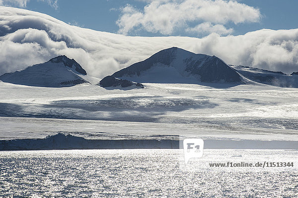 Riesige Gletscher auf der Tabarin-Halbinsel  Antarktis  Polarregionen
