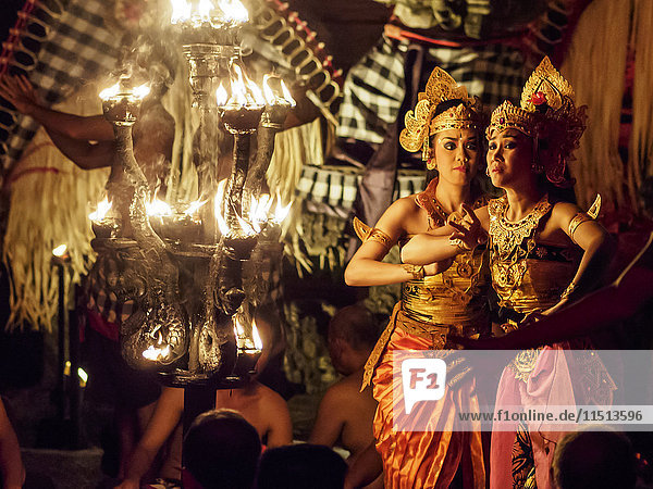 Dancers in Ubud  Bali  Indonesia  Southeast Asia  Asia