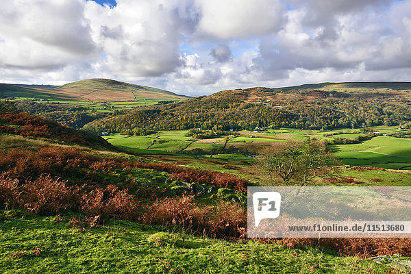 Herbstlicher Blick auf das malerische Duddon Valley  Lake District National Park  Cumbria  England  Vereinigtes Königreich  Europa